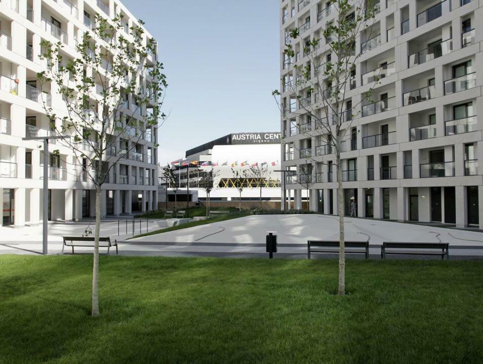 Amazing Austria Center Apartment Near Uno City Viena Exterior foto